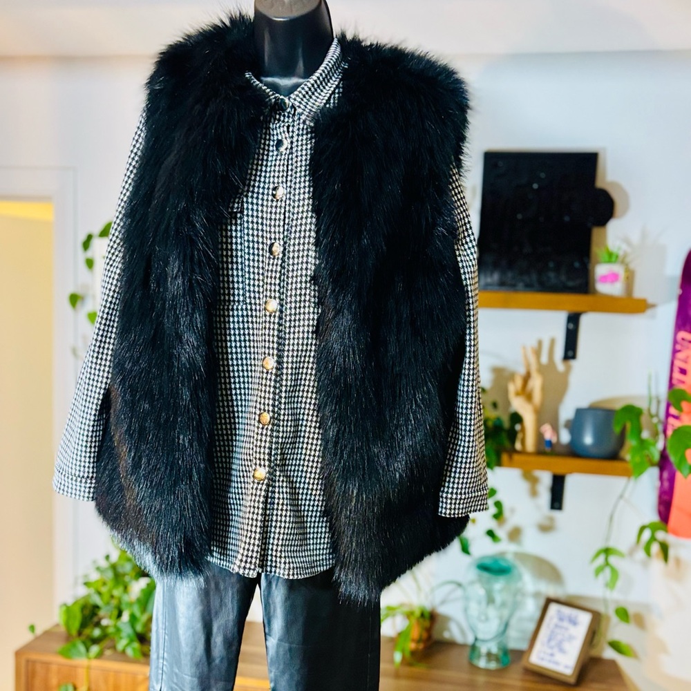 Black Faux Fur Vest for Women - Picture 6 of 12